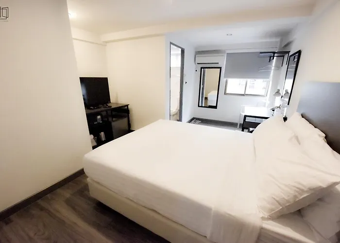 Nana Hotel 2*